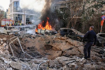 Las sirenas de alerta se encendieron en varias ciudades israelíes ante el riesgo de impacto.