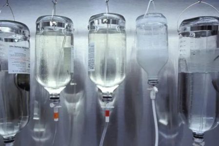 Comunidad médica advierte sobre uso no regulado de sustancias intravenosas