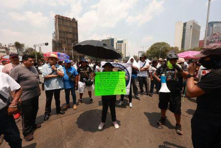 Policías jubilados y en retiro, se manifestaron en el cruce de Reforma e Insurgentes