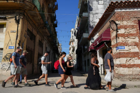 Turistas en Cuba