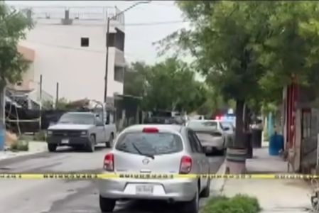 Hasta el inmueble localizado en la colonia Lomas de San Martín arribaron elementos de seguridad y personal del Instituto de Criminalística y Servicios Periciales (ICSP).