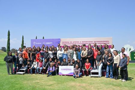 La alcaldesa reconoció el papel fundamental de las familias y entrenadores en la formación de los atletas