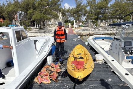 Al momento de la inspección, el individuo transportaba en un kayak 14 ejemplares de caracol rosado y una estrella de mar, todos aún con vida.