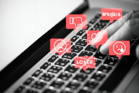 El primer ministro Keir Starmer impulsa nuevas medidas para reforzar la seguridad infantil en redes sociales.