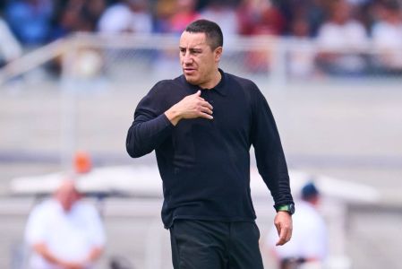 Efraín Juárez aceptó que otros entrenadores buscaron quedarse con su lugar en Pumas.