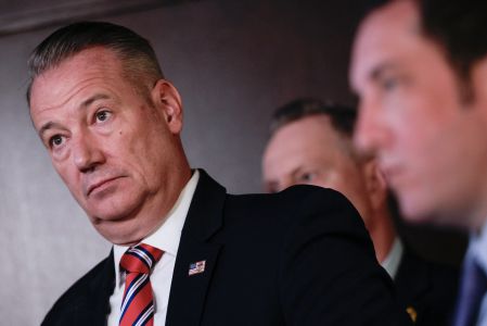 Lyons encabezó los masivos operativos migratorios de la administración de Donald Trump desde marzo de 2025.