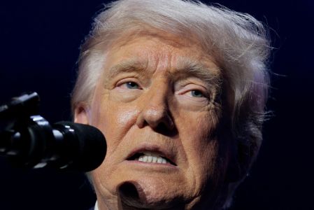 Trump afirmó en Arizona que EU usará excavadoras para extraer uranio iraní de instalaciones atacadas en 2025.