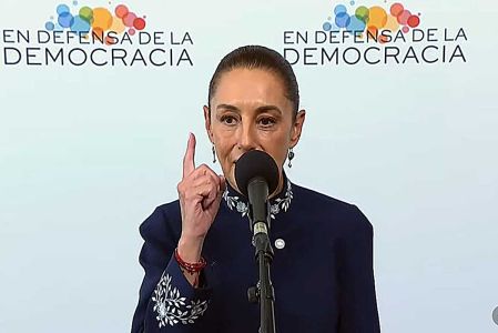 Claudia Sheinbaum, presidenta de México, a su llegada a la IV Cumbre por la Democracia, en España.