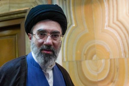 Mojtaba Khamenei afirmó que la Armada iraní está preparada para enfrentar a Estados Unidos en el estrecho de Ormuz.