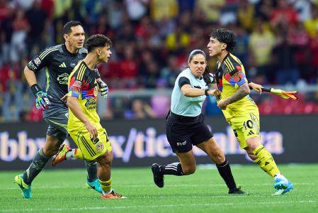 Mohamed reclama el actuar de la árbitra asistente por trifulca