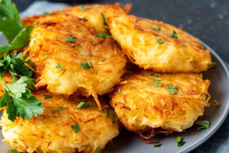 Receta de tortitas de papa rallada con queso