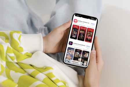 El público objetivo son mujeres adineradas de 30 a 60 años y el público joven que prioriza el uso de dispositivos móviles.