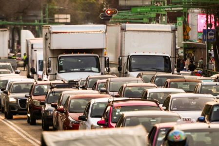 Los camiones de carga local o federal no podrán circular entre las 6:00 y las 10:00 horas