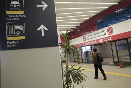 El transporte ferroviario conectará la zona del centro de la Ciudad de México a la terminal aérea en alrededor de 40 minutos.