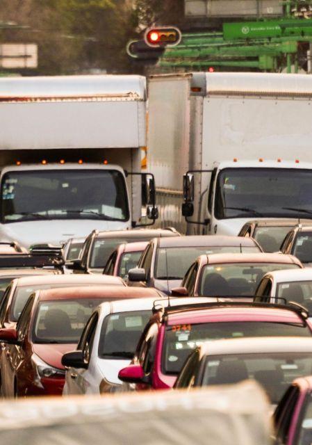 Entre los vehículos que no circulan este lunes 16 de febrero están de uso particular con holograma de verificación 0 y 00, engomado amarillo, terminación de placa 5 o 6.