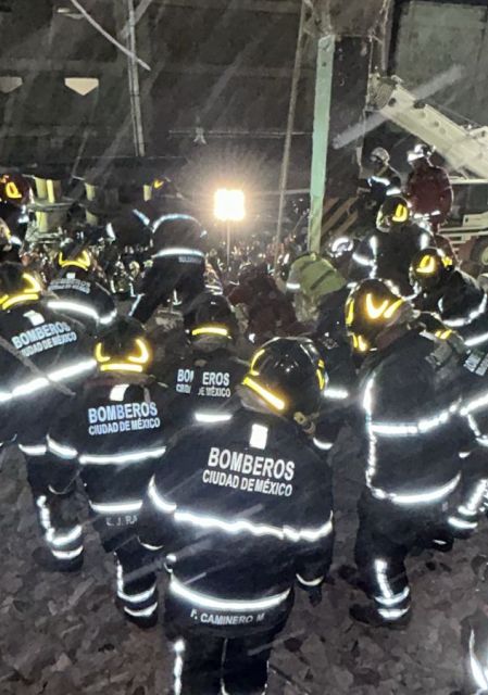 Labores de rescate en edifico de San Antonio Abad.