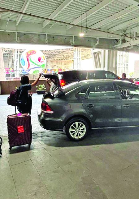 Las maniobras de los choferes se observaron hasta en tercera fila durante el fin de semana largo.