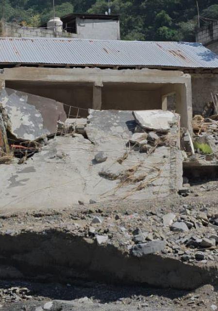 En Hidalgo, se reportaron afectaciones en 236 comunidades de 28 municipios, además de la identificación de aproximadamente 200 zonas de alto riesgo, principalmente en la región serrana, que fueron declaradas no aptas para habitar.
