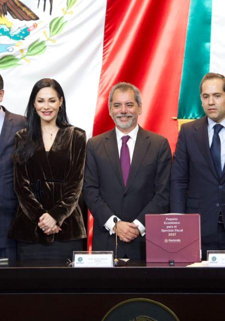 El secretario de Hacienda, Edgar Amador Zamora, entregó el Paquete Económico 2027 por 10.6 billones de pesos con déficit fiscal de 3.9% del PIB.