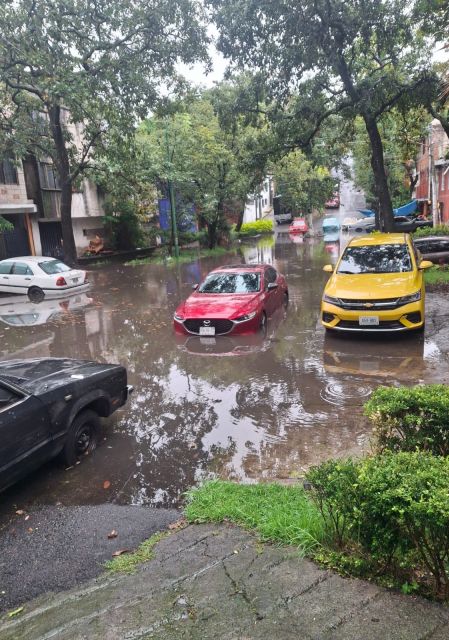 Calles de la zona de Ajusco Medio se encharcaron