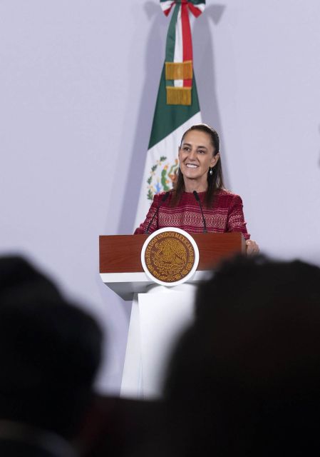 Cuauhtémoc, Ciudad de México. 13 de octubre 2026. La presidenta constitucional de los Estados Unidos Mexicanos, la Doctora Claudia Sheinbaum Pardo en conferencia de prensa matutina en Palacio Nacional. La acompañan: Rosa Icela Rodríguez Velázquez, secretaria de Gobernación; Omar García Harfuch, secretario de Seguridad y Protección Ciudadana; Ricardo Trevilla Trejo, secretario de la Defensa Nacional; Raymundo Pedro Morales, secretario de Marina; Marcela Figueroa Franco, secretaria ejecutiva del Sistema Nacional de Seguridad Pública (SESNSP); Beatriz Adriana Olivares Pinal, titular del Centro Nacional de Prevención del Delito y Participación Ciudadana del SESNSP y Jacobo Olaf Rodríguez García, titular del Órgano Administrativo Desconcentrado Prevención y Reinserción Social (PRS). Foto: Juan Carlos Buenrostro/Presidencia