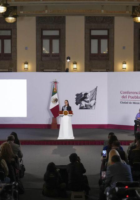 Asimismo, destacó que una de las características de la economía mexicana es la distribución de la riqueza a través de los programas sociales.