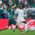 Hirving Lozano y Saud Abdulhamid durante el México Vs Arabia Saudita de Qatar 2022.