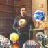 Gildo Medina participa en las colectivas "A Lot of Balls" y "Juego de miradas", con dos obras que recrean los ojos de un niño y un águila.