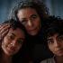 "En el fondo del río" narra la historia de tres mujeres de una misma familia: Romina, la nieta; Virginia, la madre y Licha, la abuela.