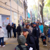 Elementos de Bomberos y Protección Civil de la CDMX resguardan las inmediaciones de la primaria Capitán Emilio Carranza durante la revisión que descartó cualquier peligro para la comunidad escolar.