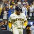 William Contreras reacciona después de conectar un imparable productor en la victoria de los Brewers.