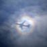 8 de noviembre.- El sol proyecta un efecto de sombra y halo espectral en las nubes sobre un avión que sale de Tel Aviv, Israel en su camino a Ginebra, Suiza.