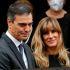 Pedro Sánchez, presidente del gobierno de España, junto a su esposa Begoña Gómez. (Reuters)