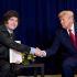 Javier Milei junto al presidente de Estados Unidos, Donald Trump, en una reunión en la Asamblea General de la ONU. (Reuters)