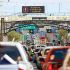 Garita de Tijuana con largas filas de autos.