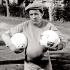 Roberto Gómez Bolaños caracterizado como El Chanfle.