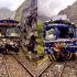 Locomotoras dañadas tras choque de trenes turísticos en la ruta ferroviaria a Machu Picchu.