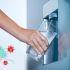 Dispensadores de agua pueden tener más bacterias que el agua del grifo.