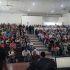 Asamblea general del Sindicato de Trabajadores y Empleados de la UABJO con decenas de asistentes reunidos en un auditorio, donde se votó aceptar el acuerdo salarial y suspender la huelga universitaria en Oaxaca.