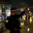 Un hombre armado con cuchillo intentó atacar a un gendarme en el Arco del Triunfo de París; fue reducido y trasladado en estado crítico.