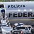 Joao Chiquinho Brazao baja de un avion de la Policia Federal en Brasilia tras su detencion en Rio de Janeiro, escoltado por agentes y vehiculos oficiales, en el marco del caso por el asesinato de Marielle Franco.