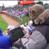 Un aficionado de los Cubs se llevó la laptop para trabajar desde el estadio.