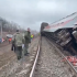 Siete vagones se desprendieron y varios quedaron volcados, obligando a los pasajeros a escapar por las ventanas para ponerse a salvo.