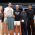Rafael Nadal (centro) es acompañado por estrellas del Real Madrid como Thiubaut Courtois y Jude Bellingham, y figuras del tenis como Jannik Sinner e  Iga Swiatek en el estreno del Santiago Bernabéu como pista de tenis.