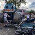 Monster truck detenido tras accidente en Popayán con motocicletas destruidas y personas alrededor del vehículo en zona del impacto.