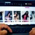 En internet hay miles de páginas con catálogos de mujeres abiertos al público, muchos de los sitios web con la opción de anunciarse o integrarse al catálogo.