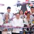 Inauguran “Semana Yucatán en México”, una mezcla de sabores, colores y tradición Brenda SalasInaugurada la "Semana Yucatán en México" con 270 expositores y un fuerte impulso al desarrollo turístico y económico del estado.La Semana Yucatán en México fue inaugurada este 8 de mayo en el Palacio de los Deportes de la Ciudad de México, ofreciendo una mezcla de sabores, colores y tradición hasta el 17 de mayo. El acto inaugural fue encabezado por el Gobernador Constitucional del Estado de Yucatán, Mtro. Joaquín Díaz Mena.El evento reúne a 270 participantes —de los cuales el 60% son mujeres—, así como a representantes de más de 20 municipios que aportan su historia, tradición, productos y gente.Proyección de Yucatán como referente globalEl Gobernador Joaquín Díaz Mena señaló que el encuentro es la "ventana más importante para posicionar a Yucatán, no sólo como un destino estratégico para los negocios, sino también como un referente cultural, profundamente orgulloso de su origen maya".El gobernador destacó el liderazgo de las mujeres yucatecas en el desarrollo económico y social, al representar el 60% de los expositores. Además, resaltó el proyecto "Renacimiento Maya" como el motor de crecimiento del estado: "estamos haciendo obras que detonarán el crecimiento económico y el desarrollo que genere prosperidad compartida a través de empleos mejor pagados que disminuyan la desigualdad que ha padecido por siglos del pueblo de Yucatán".El pintor yucateco Víctor Argaez Sánchez celebró la presencia cultural del estado: "Reunir los sonidos, los colores y las formas no es nada fácil, pero tampoco es imposible. La cultura y el brillo que tiene el estado está en este momento aquí en la Ciudad de México".Por su parte, Jorge Emilio Barrera, Secretario de Economía y Trabajo de Yucatán, explicó que el "Renacimiento Maya" se entiende como "una nueva forma de gobernar cercana a la gente de territorio donde una vez más no deja a nadie atrás". Desde el ámbito federal, Nathalie Desplas, subsecretaria de Turismo del Gobierno de México, subrayó el dinamismo turístico de Yucatán, que en el primer trimestre de 2026 recibió casi 1 millón de turistas y vio un crecimiento del 10.8% en conectividad aérea. Desplas enfatizó que "México es una gran potencia turística, capaz de honrar su pasado y al mismo tiempo construir un futuro moderno y competitivo.".Alejandra Frausto Guerrero, secretaria de Turismo de la Ciudad de México, recordó a los asistentes que la gastronomía, la artesanía, y todo lo que se muestra en la Semana Yucatán en México son tesoros culturales, pidió que no se regatee a los expositores.El sabor de YucatánLos expositores gastronómicos y de productos artesanales destacaron la oportunidad que representa estar en la capital del país.Claudia González, del restaurante Los Almendros, invitó al público a disfrutar de la comida típica tradicional yucateca, destacando platillos como la cochinita pibil, lechón, panuchos, tamales de cochinita, y kibis con queso de bola.Eduardo Fajardo, productor de crema de licor X’mahana, expresó que "venir a la Ciudad de México, es como que el máximo logro para cualquier vendedor o artesano o fabricante".Inauguran “Semana Yucatán en México”, una mezcla de sabores, colores y tradición Brenda SalasInaugurada la "Semana Yucatán en México" con 270 expositores y un fuerte impulso al desarrollo turístico y económico del estado.La Semana Yucatán en México fue inaugurada este 8 de mayo en el Palacio de los Deportes de la Ciudad de México, ofreciendo una mezcla de sabores, colores y tradición hasta el 17 de mayo. El acto inaugural fue encabezado por el Gobernador Constitucional del Estado de Yucatán, Mtro. Joaquín Díaz Mena.El evento reúne a 270 participantes —de los cuales el 60% son mujeres—, así como a representantes de más de 20 municipios que aportan su historia, tradición, productos y gente.Proyección de Yucatán como referente globalEl Gobernador Joaquín Díaz Mena señaló que el encuentro es la "ventana más importante para posicionar a Yucatán, no sólo como un destino estratégico para los negocios, sino también como un referente cultural, profundamente orgulloso de su origen maya".El gobernador destacó el liderazgo de las mujeres yucatecas en el desarrollo económico y social, al representar el 60% de los expositores. Además, resaltó el proyecto "Renacimiento Maya" como el motor de crecimiento del estado: "estamos haciendo obras que detonarán el crecimiento económico y el desarrollo que genere prosperidad compartida a través de empleos mejor pagados que disminuyan la desigualdad que ha padecido por siglos del pueblo de Yucatán".El pintor yucateco Víctor Argaez Sánchez celebró la presencia cultural del estado: "Reunir los sonidos, los colores y las formas no es nada fácil, pero tampoco es imposible. La cultura y el brillo que tiene el estado está en este momento aquí en la Ciudad de México".Por su parte, Jorge Emilio Barrera, Secretario de Economía y Trabajo de Yucatán, explicó que el "Renacimiento Maya" se entiende como "una nueva forma de gobernar cercana a la gente de territorio donde una vez más no deja a nadie atrás". Desde el ámbito federal, Nathalie Desplas, subsecretaria de Turismo del Gobierno de México, subrayó el dinamismo turístico de Yucatán, que en el primer trimestre de 2026 recibió casi 1 millón de turistas y vio un crecimiento del 10.8% en conectividad aérea. Desplas enfatizó que "México es una gran potencia turística, capaz de honrar su pasado y al mismo tiempo construir un futuro moderno y competitivo.".Alejandra Frausto Guerrero, secretaria de Turismo de la Ciudad de México, recordó a los asistentes que la gastronomía, la artesanía, y todo lo que se muestra en la Semana Yucatán en México son tesoros culturales, pidió que no se regatee a los expositores.El sabor de YucatánLos expositores gastronómicos y de productos artesanales destacaron la oportunidad que representa estar en la capital del país.Claudia González, del restaurante Los Almendros, invitó al público a disfrutar de la comida típica tradicional yucateca, destacando platillos como la cochinita pibil, lechón, panuchos, tamales de cochinita, y kibis con queso de bola.Eduardo Fajardo, productor de crema de licor X’mahana, expresó que "venir a la Ciudad de México, es como que el máximo logro para cualquier vendedor o artesano o fabricante".Inauguran “Semana Yucatán en México”, una mezcla de sabores, colores y tradición Brenda SalasInaugurada la "Semana Yucatán en México" con 270 expositores y un fuerte impulso al desarrollo turístico y económico del estado.La Semana Yucatán en México fue inaugurada este 8 de mayo en el Palacio de los Deportes de la Ciudad de México, ofreciendo una mezcla de sabores, colores y tradición hasta el 17 de mayo. El acto inaugural fue encabezado por el Gobernador Constitucional del Estado de Yucatán, Mtro. Joaquín Díaz Mena.El evento reúne a 270 participantes —de los cuales el 60% son mujeres—, así como a representantes de más de 20 municipios que aportan su historia, tradición, productos y gente.Proyección de Yucatán como referente globalEl Gobernador Joaquín Díaz Mena señaló que el encuentro es la "ventana más importante para posicionar a Yucatán, no sólo como un destino estratégico para los negocios, sino también como un referente cultural, profundamente orgulloso de su origen maya".El gobernador destacó el liderazgo de las mujeres yucatecas en el desarrollo económico y social, al representar el 60% de los expositores. Además, resaltó el proyecto "Renacimiento Maya" como el motor de crecimiento del estado: "estamos haciendo obras que detonarán el crecimiento económico y el desarrollo que genere prosperidad compartida a través de empleos mejor pagados que disminuyan la desigualdad que ha padecido por siglos del pueblo de Yucatán".El pintor yucateco Víctor Argaez Sánchez celebró la presencia cultural del estado: "Reunir los sonidos, los colores y las formas no es nada fácil, pero tampoco es imposible. La cultura y el brillo que tiene el estado está en este momento aquí en la Ciudad de México".Por su parte, Jorge Emilio Barrera, Secretario de Economía y Trabajo de Yucatán, explicó que el "Renacimiento Maya" se entiende como "una nueva forma de gobernar cercana a la gente de territorio donde una vez más no deja a nadie atrás". Desde el ámbito federal, Nathalie Desplas, subsecretaria de Turismo del Gobierno de México, subrayó el dinamismo turístico de Yucatán, que en el primer trimestre de 2026 recibió casi 1 millón de turistas y vio un crecimiento del 10.8% en conectividad aérea. Desplas enfatizó que "México es una gran potencia turística, capaz de honrar su pasado y al mismo tiempo construir un futuro moderno y competitivo.".Alejandra Frausto Guerrero, secretaria de Turismo de la Ciudad de México, recordó a los asistentes que la gastronomía, la artesanía, y todo lo que se muestra en la Semana Yucatán en México son tesoros culturales, pidió que no se regatee a los expositores.El sabor de YucatánLos expositores gastronómicos y de productos artesanales destacaron la oportunidad que representa estar en la capital del país.Claudia González, del restaurante Los Almendros, invitó al público a disfrutar de la comida típica tradicional yucateca, destacando platillos como la cochinita pibil, lechón, panuchos, tamales de cochinita, y kibis con queso de bola.Eduardo Fajardo, productor de crema de licor X’mahana, expresó que "venir a la Ciudad de México, es como que el máximo logro para cualquier vendedor o artesano o fabricante".Inauguran “Semana Yucatán en México”, una mezcla de sabores, colores y tradición Brenda SalasInaugurada la "Semana Yucatán en México" con 270 expositores y un fuerte impulso al desarrollo turístico y económico del estado.La Semana Yucatán en México fue inaugurada este 8 de mayo en el Palacio de los Deportes de la Ciudad de México, ofreciendo una mezcla de sabores, colores y tradición hasta el 17 de mayo. El acto inaugural fue encabezado por el Gobernador Constitucional del Estado de Yucatán, Mtro. Joaquín Díaz Mena.El evento reúne a 270 participantes —de los cuales el 60% son mujeres—, así como a representantes de más de 20 municipios que aportan su historia, tradición, productos y gente.Proyección de Yucatán como referente globalEl Gobernador Joaquín Díaz Mena señaló que el encuentro es la "ventana más importante para posicionar a Yucatán, no sólo como un destino estratégico para los negocios, sino también como un referente cultural, profundamente orgulloso de su origen maya".El gobernador destacó el liderazgo de las mujeres yucatecas en el desarrollo económico y social, al representar el 60% de los expositores. Además, resaltó el proyecto "Renacimiento Maya" como el motor de crecimiento del estado: "estamos haciendo obras que detonarán el crecimiento económico y el desarrollo que genere prosperidad compartida a través de empleos mejor pagados que disminuyan la desigualdad que ha padecido por siglos del pueblo de Yucatán".El pintor yucateco Víctor Argaez Sánchez celebró la presencia cultural del estado: "Reunir los sonidos, los colores y las formas no es nada fácil, pero tampoco es imposible. La cultura y el brillo que tiene el estado está en este momento aquí en la Ciudad de México".Por su parte, Jorge Emilio Barrera, Secretario de Economía y Trabajo de Yucatán, explicó que el "Renacimiento Maya" se entiende como "una nueva forma de gobernar cercana a la gente de territorio donde una vez más no deja a nadie atrás". Desde el ámbito federal, Nathalie Desplas, subsecretaria de Turismo del Gobierno de México, subrayó el dinamismo turístico de Yucatán, que en el primer trimestre de 2026 recibió casi 1 millón de turistas y vio un crecimiento del 10.8% en conectividad aérea. Desplas enfatizó que "México es una gran potencia turística, capaz de honrar su pasado y al mismo tiempo construir un futuro moderno y competitivo.".Alejandra Frausto Guerrero, secretaria de Turismo de la Ciudad de México, recordó a los asistentes que la gastronomía, la artesanía, y todo lo que se muestra en la Semana Yucatán en México son tesoros culturales, pidió que no se regatee a los expositores.El sabor de YucatánLos expositores gastronómicos y de productos artesanales destacaron la oportunidad que representa estar en la capital del país.Claudia González, del restaurante Los Almendros, invitó al público a disfrutar de la comida típica tradicional yucateca, destacando platillos como la cochinita pibil, lechón, panuchos, tamales de cochinita, y kibis con queso de bola.Eduardo Fajardo, productor de crema de licor X’mahana, expresó que "venir a la Ciudad de México, es como que el máximo logro para cualquier vendedor o artesano o fabricante".