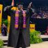 Shaquille O’Neal regresó a LSU para recibir oficialmente su diploma universitario más de 3 décadas después de dejar la escuela para llegar a la NBA.