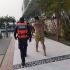El legislador intentó deslindarse del suceso mediante videos en redes sociales asegurando que solo "pasaba por ahí".