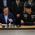 Representantes de Samsung Electronics y del sindicato NSEU firman en Suwon el acuerdo salarial que evitó una huelga.